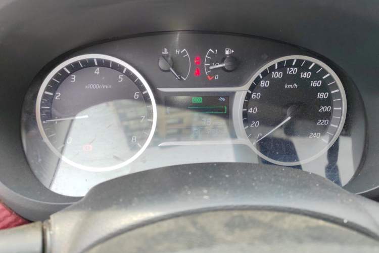Used Nissan Lannia 2016 1.6L CVT Cool Edition Odometer Close Up
