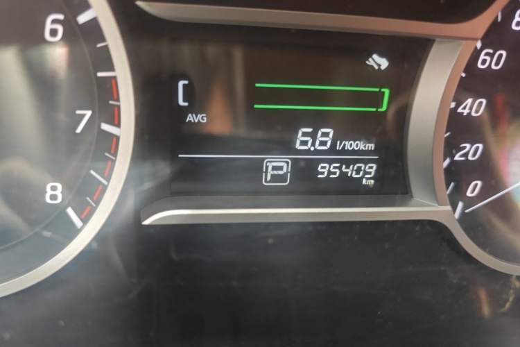 Used Nissan Lannia 2016 1.6L CVT Smart Cool Edition Odometer Close Up