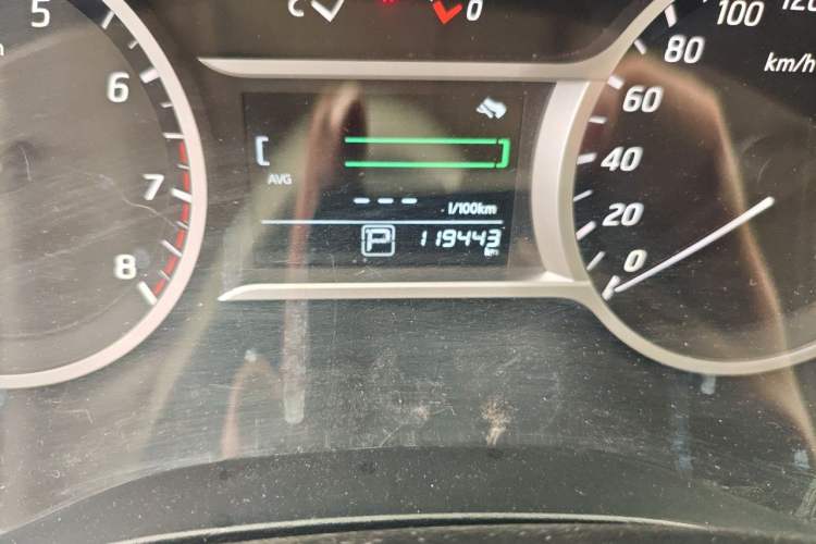 Used Nissan Lannia 2016 1.6L CVT Smart Cool Edition Odometer Close Up
