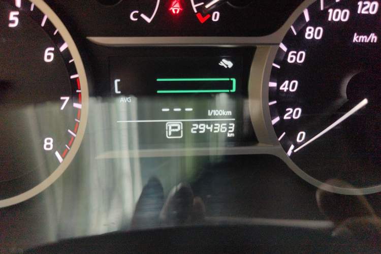 Used Nissan Lannia 2016 1.6L CVT Smart Cool Edition Odometer Close Up