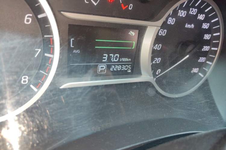 Used Nissan Lannia 2016 1.6L CVT Smart Cool Edition Odometer Close Up