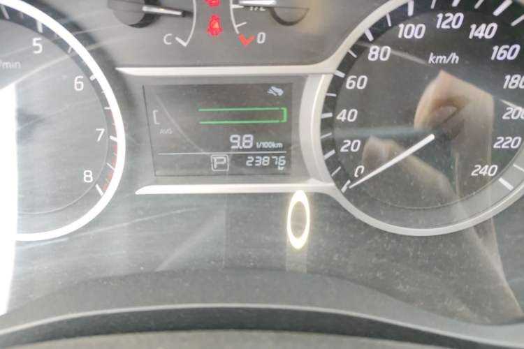 Used Nissan Lannia 2016 1.6L CVT Smart Cool Edition Odometer Close Up