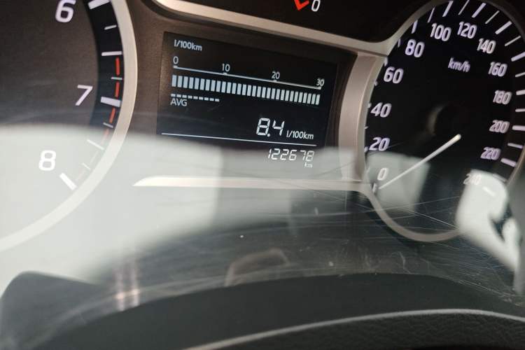 Used Nissan Lannia 2016 1.6L Manual Fashion Edition Odometer Close Up