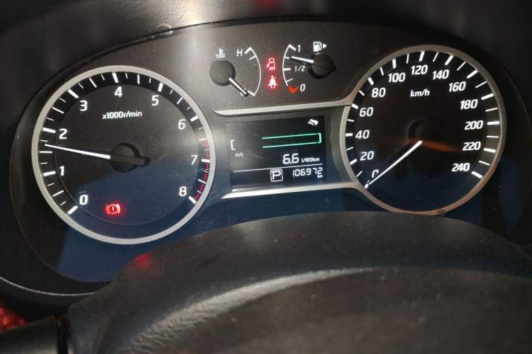 Used Nissan Lannia 2016 1.6L CVT Smart Cool Edition Odometer Close Up