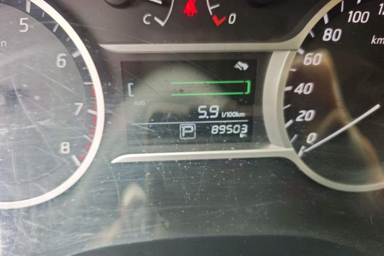 Used Nissan Lannia 2016 1.6L CVT Cool Edition Odometer Close Up
