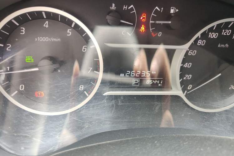 Used Nissan Lannia 2016 1.6L CVT Smart Cool Edition Odometer Close Up