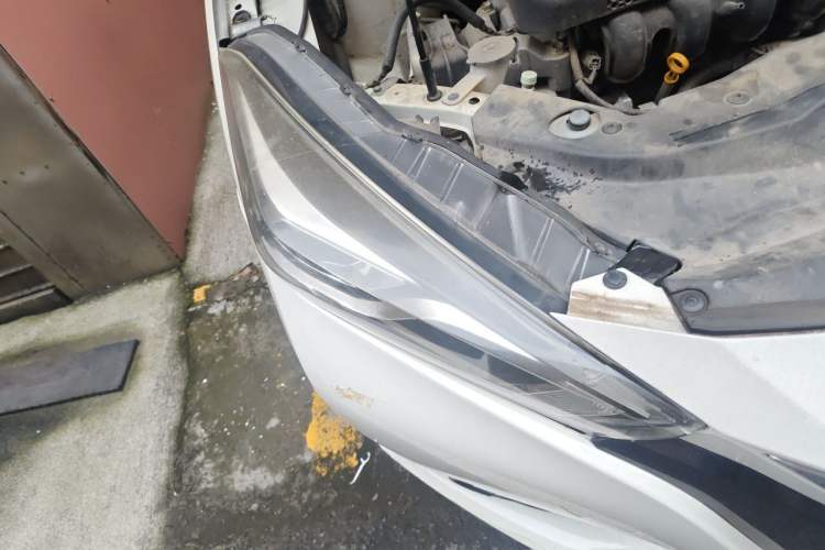 Used Nissan Lannia 2016 1.6L CVT Smart Cool Edition Right Front Headlight