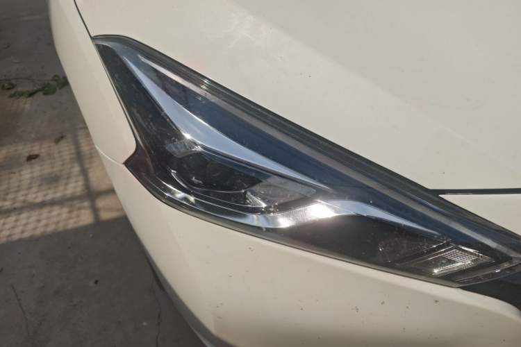 Used Nissan Lannia 2016 1.6L CVT Smart Cool Edition Right Front Headlight