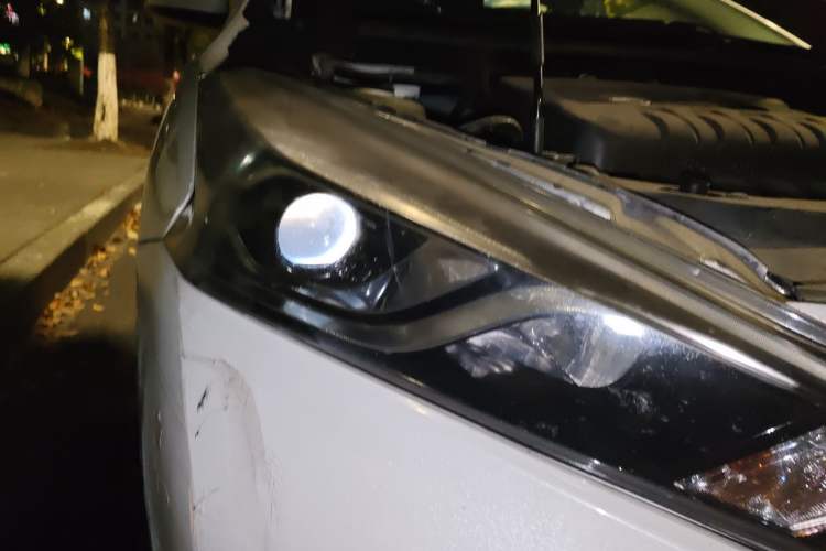 Used Nissan Lannia 2016 1.6L CVT Cool Edition Right Front Headlight