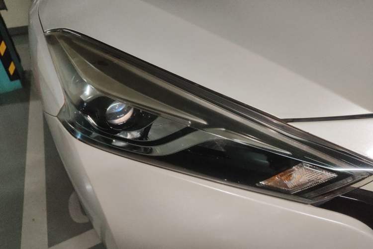 Used Nissan Lannia 2016 1.6L CVT Cool Edition Right Front Headlight