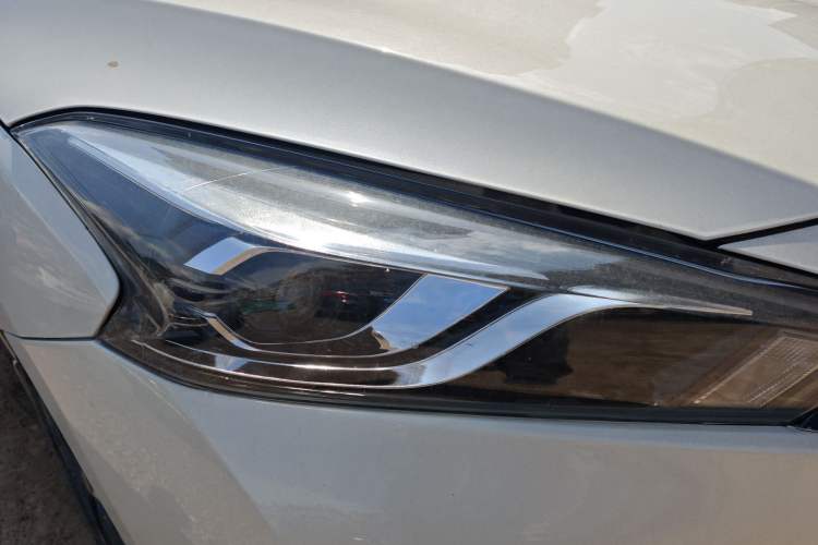 Used Nissan Lannia 2016 1.6L CVT Smart Cool Edition Right Front Headlight