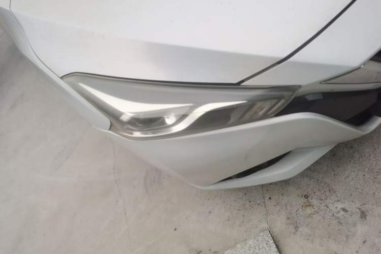 Used Nissan Lannia 2016 1.6L CVT Smart Edition Right Front Headlight