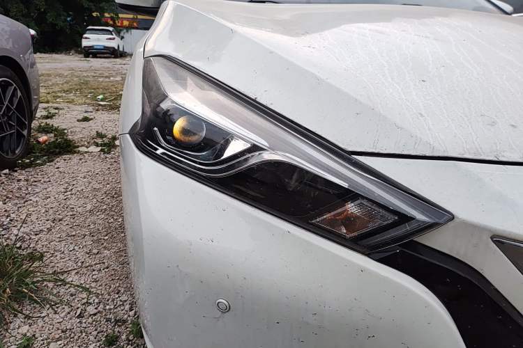 Used Nissan Lannia 2016 1.6L CVT Smart Cool Edition Right Front Headlight