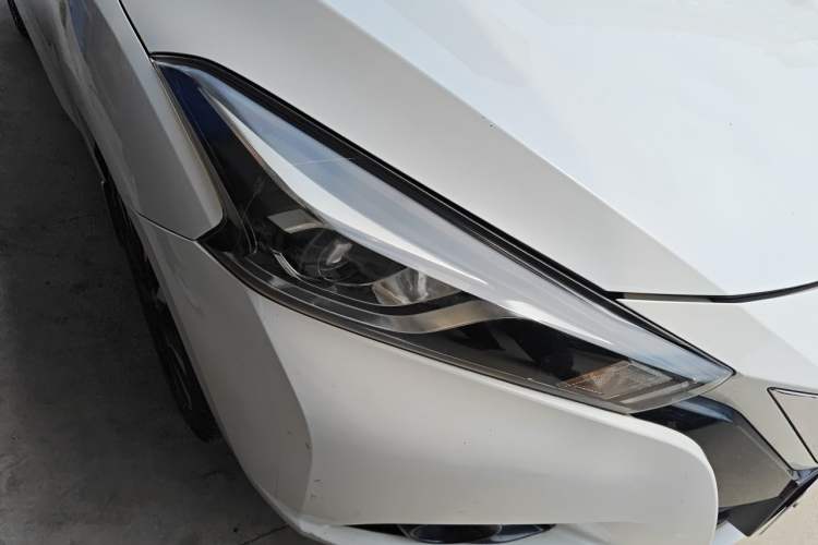 Used Nissan Lannia 2016 1.6L CVT Smart Cool Edition Right Front Headlight