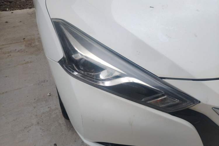 Used Nissan Lannia 2016 1.6L CVT Cool Edition Right Front Headlight