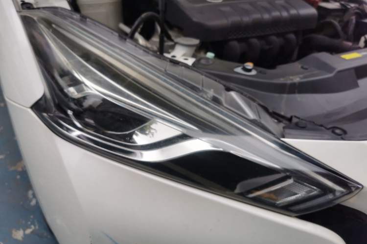 Used Nissan Lannia 2016 1.6L CVT Smart Cool Edition Right Front Headlight