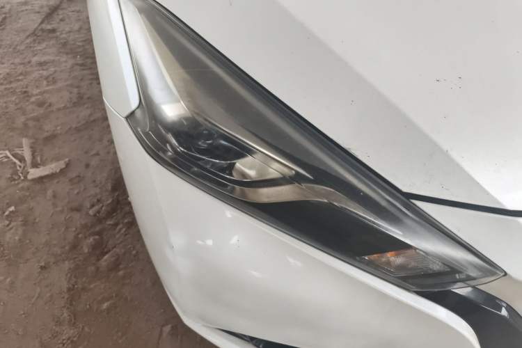 Used Nissan Lannia 2016 1.6L CVT Cool Edition Right Front Headlight