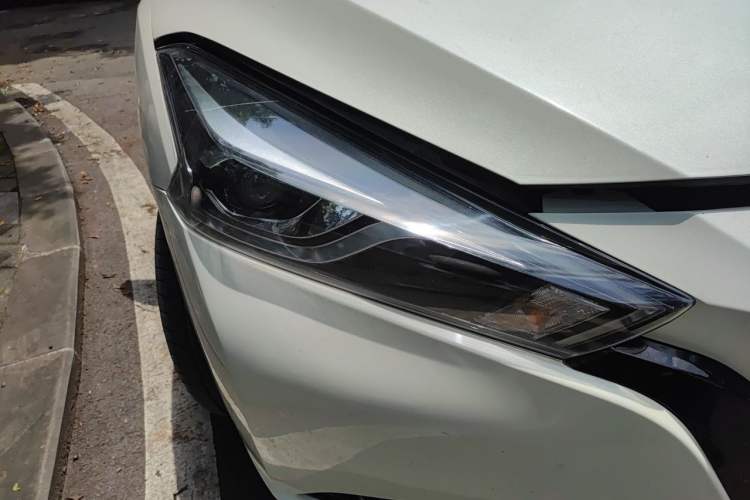 Used Nissan Lannia 2016 1.6L CVT Smart Cool Edition Right Front Headlight