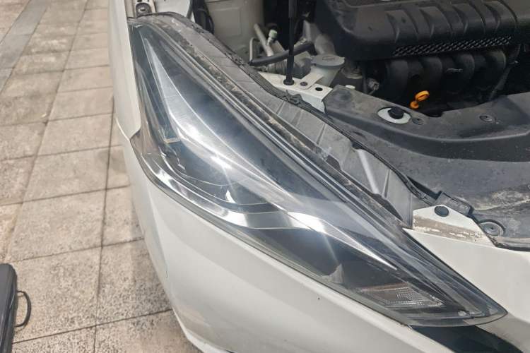 Used Nissan Lannia 2016 1.6L CVT Smart Cool Edition Right Front Headlight