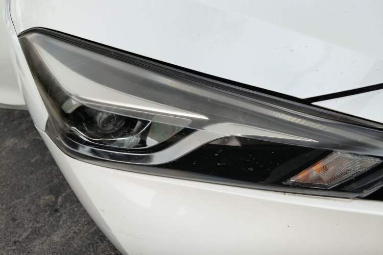 Used Nissan Lannia 2016 1.6L CVT Smart Cool Edition Right Front Headlight