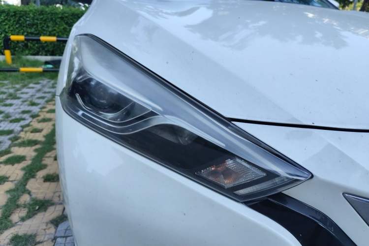Used Nissan Lannia 2016 1.6L CVT Cool Edition Right Front Headlight