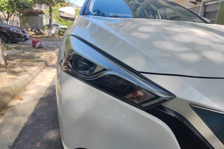 Used Nissan Lannia 2016 1.6L CVT Smart Cool Edition Right Front Headlight
