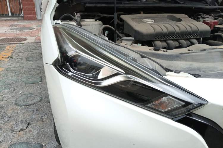 Used Nissan Lannia 2016 1.6L CVT Cool Edition Right Front Headlight