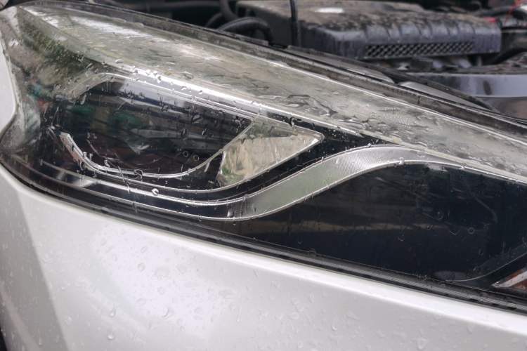 Used Nissan Lannia 2016 1.6L CVT Cool Edition Right Front Headlight