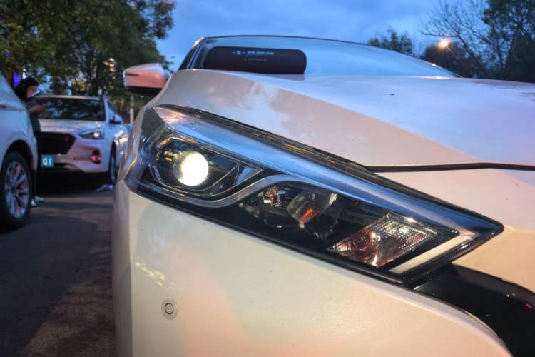 Used Nissan Lannia 2016 1.6L CVT Smart Cool Edition Right Front Headlight
