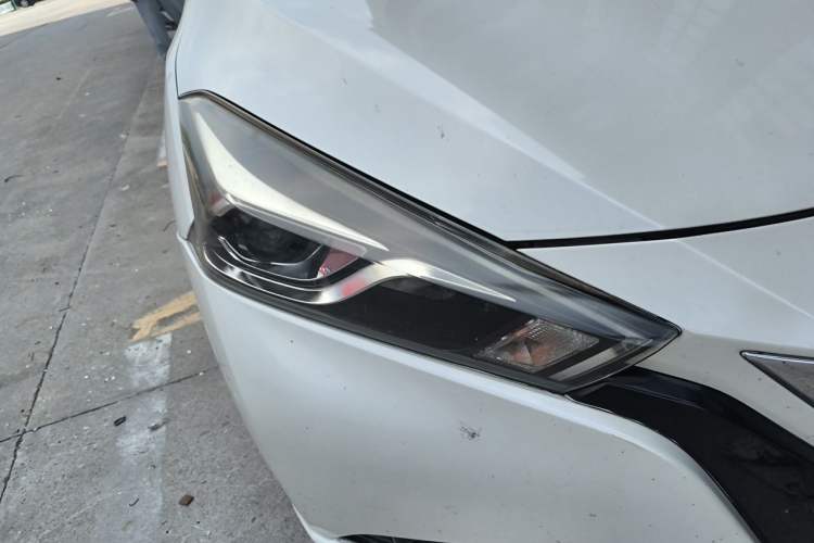 Used Nissan Lannia 2016 1.6L CVT Smart Cool Edition Right Front Headlight