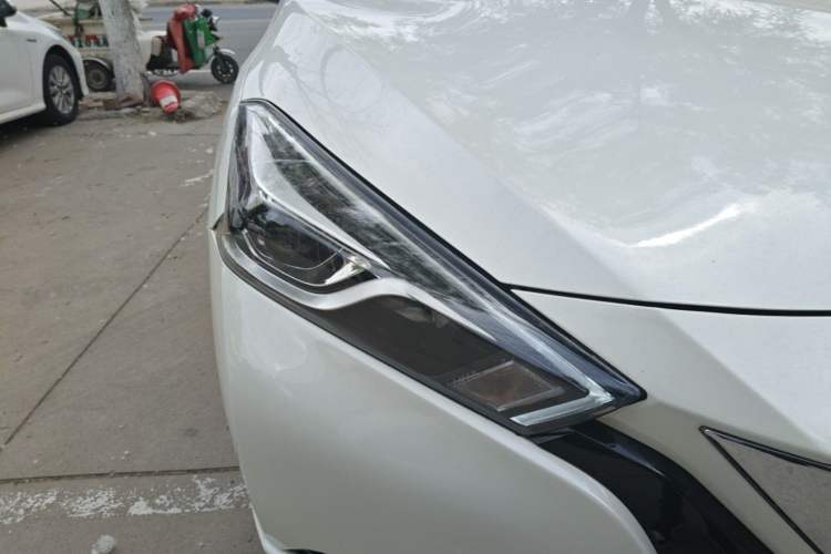 Used Nissan Lannia 2016 1.6L CVT Cool Edition Right Front Headlight