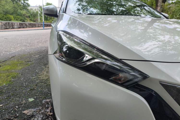 Used Nissan Lannia 2016 1.6L CVT Smart Cool Edition Right Front Headlight