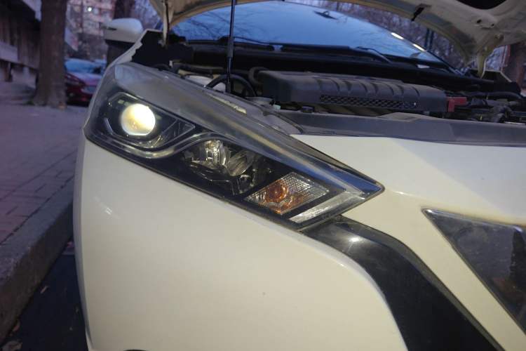 Used Nissan Lannia 2016 1.6L CVT Smart Cool Edition Right Front Headlight