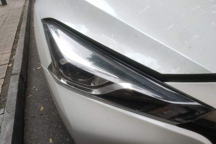 Used Nissan Lannia 2016 1.6L CVT Cool Edition Right Front Headlight