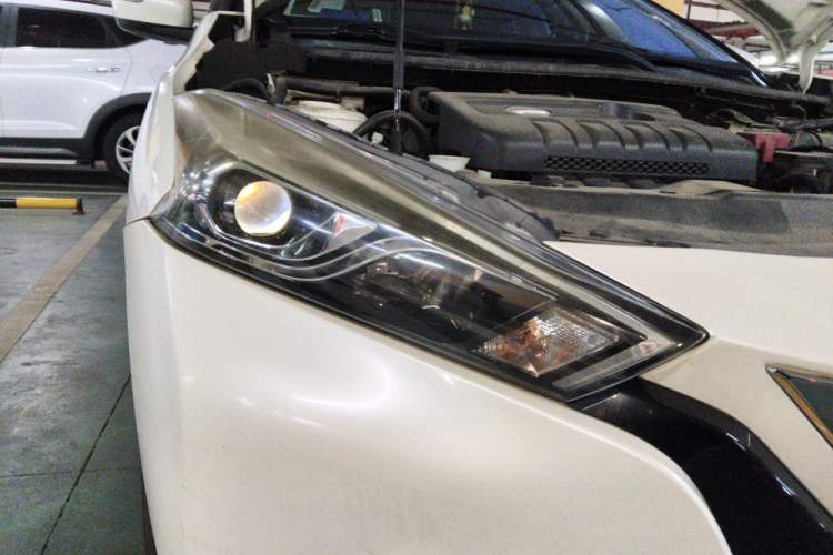 Used Nissan Lannia 2016 1.6L CVT Cool Edition Right Front Headlight