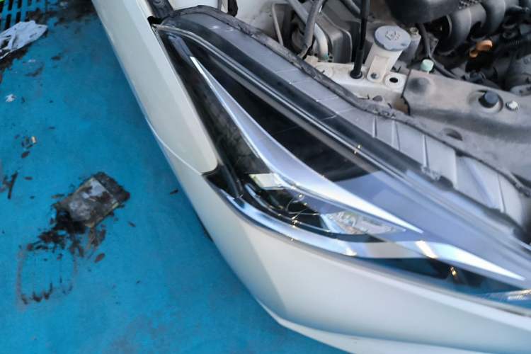 Used Nissan Lannia 2016 1.6L CVT Smart Cool Edition Right Front Headlight