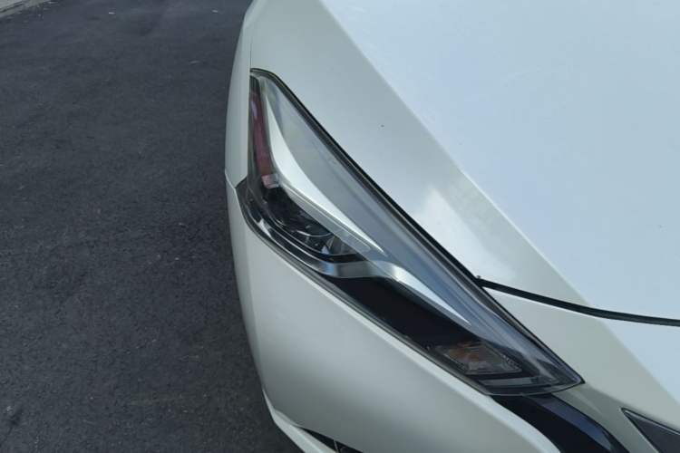 Used Nissan Lannia 2016 1.6L CVT Cool Edition Right Front Headlight