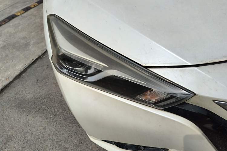 Used Nissan Lannia 2016 1.6L Manual Cool Edition Right Front Headlight