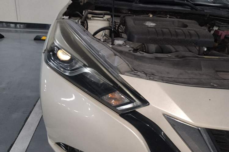 Used Nissan Lannia 2016 1.6L CVT Smart Cool Edition Right Front Headlight
