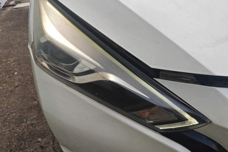 Used Nissan Lannia 2016 1.6L CVT Smart Cool Edition Right Front Headlight