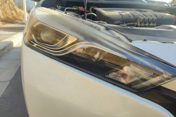 Used Nissan Lannia 2016 1.6L CVT Smart Cool Edition Right Front Headlight