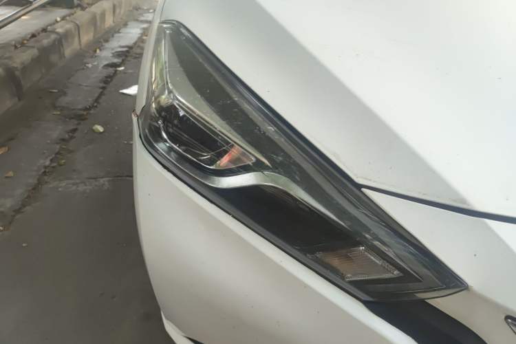 Used Nissan Lannia 2016 1.6L CVT Smart Cool Edition Right Front Headlight