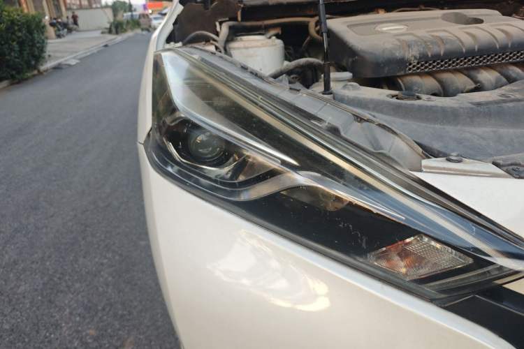 Used Nissan Lannia 2016 1.6L CVT Smart Cool Edition Right Front Headlight