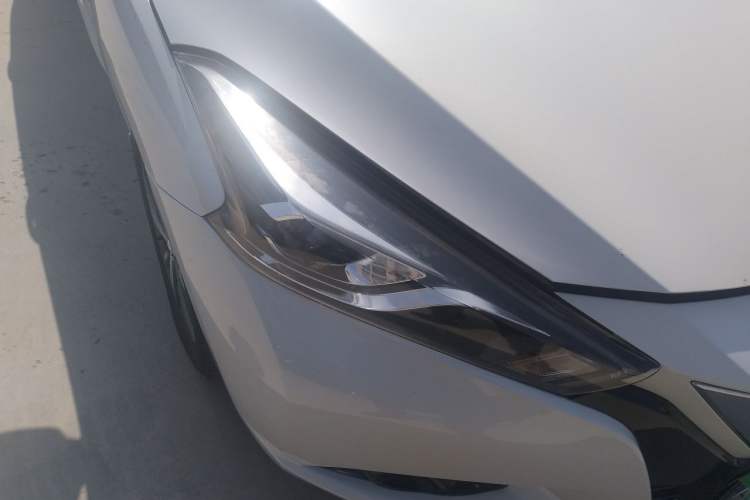Used Nissan Lannia 2016 1.6L CVT Cool Edition Right Front Headlight