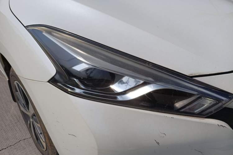 Used Nissan Lannia 2016 1.6L CVT Cool Edition Right Front Headlight