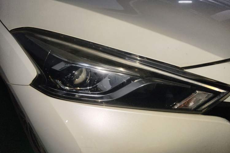 Used Nissan Lannia 2016 1.6L Manual Cool Edition Right Front Headlight