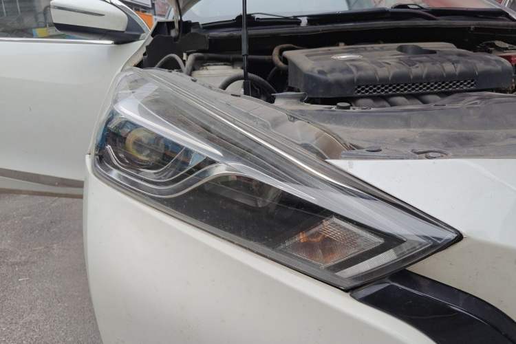 Used Nissan Lannia 2016 1.6L CVT Smart Cool Edition Right Front Headlight