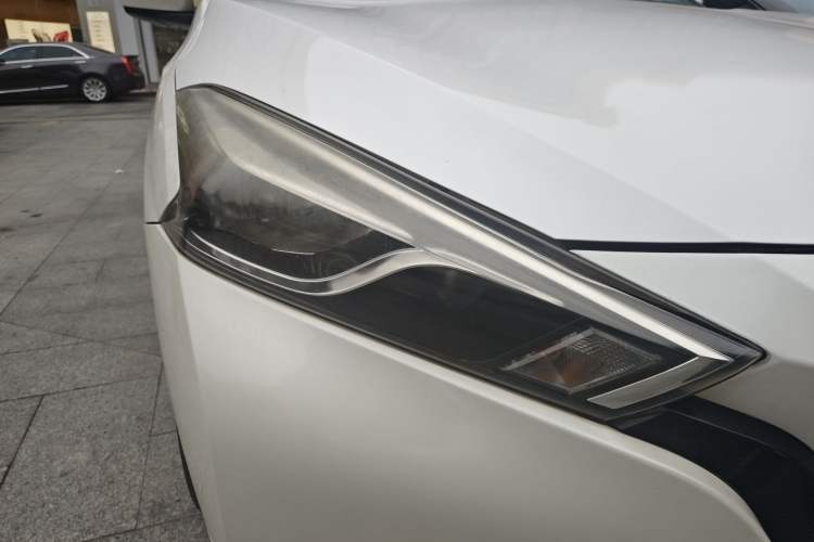 Used Nissan Lannia 2016 1.6L Manual Fashion Edition Right Front Headlight