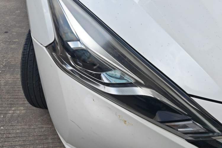 Used Nissan Lannia 2016 1.6L CVT Cool Edition Right Front Headlight