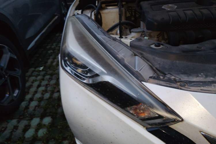 Used Nissan Lannia 2016 1.6L CVT Smart Cool Edition Right Front Headlight